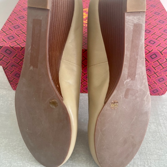 NWT Tory Burch Wedge Chelsea, Taupe color, leather, Women, Size 10 - Picture 6 of 6